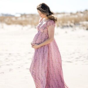 Hello everyone! Wanna get to know me? Look below!